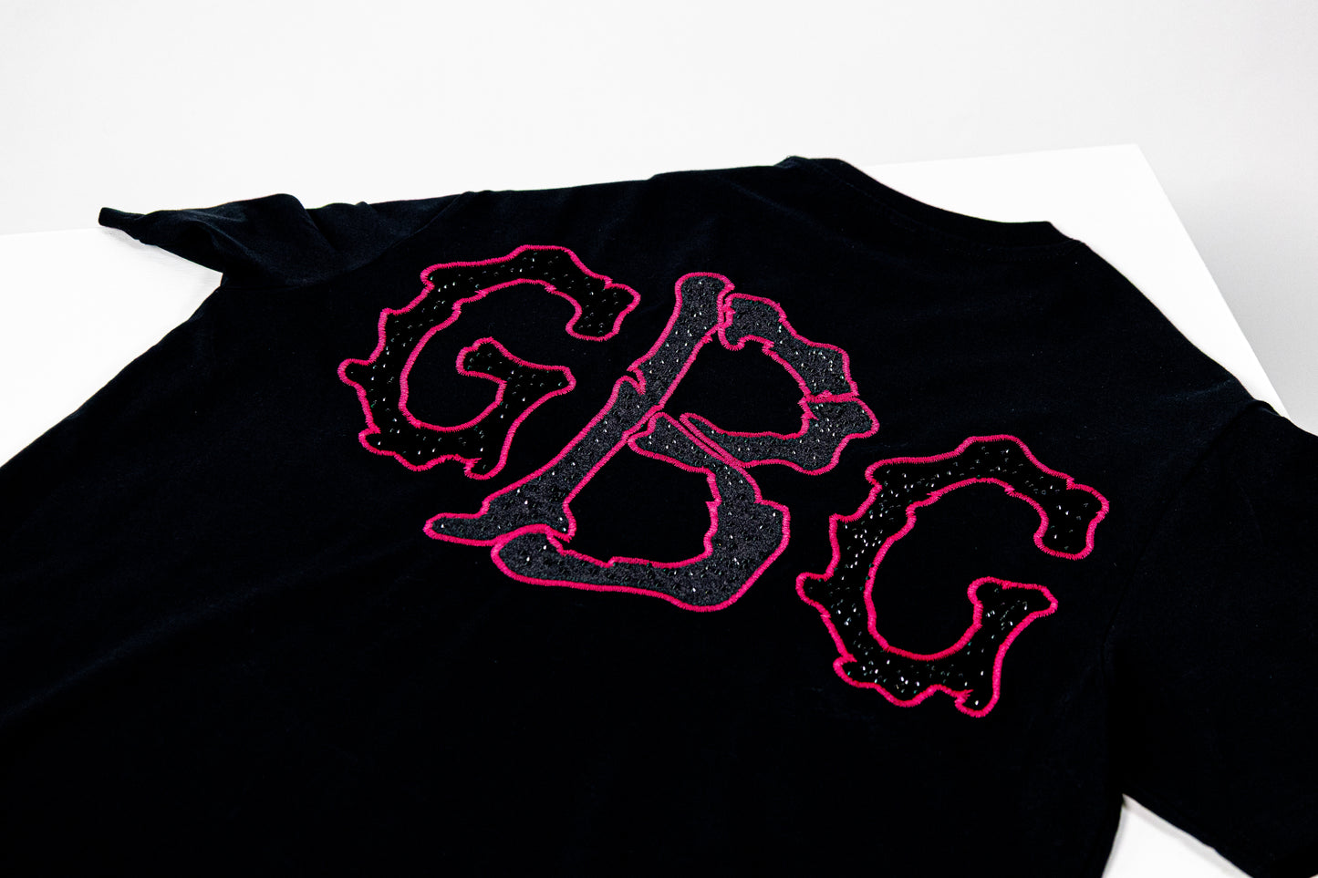 CAMISETA NEGRA GBC GEM BONES