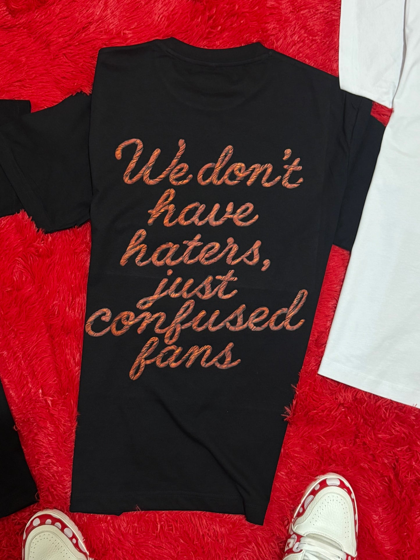 CAMISETA NEGRA WE DON'T HAVE HATERS